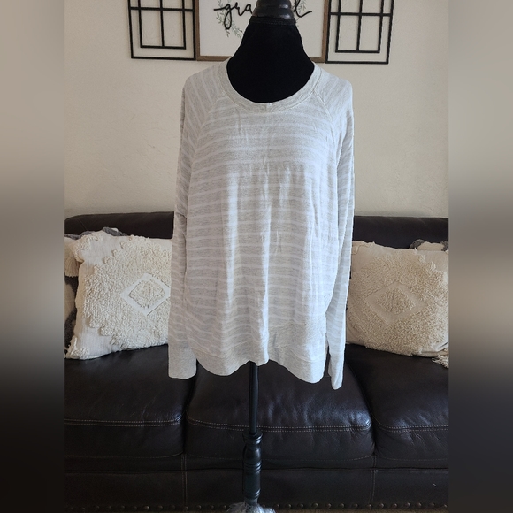 ATHLETA Long Sleeve Gray And White  Criss Cross Sweatshirt Women's‎ Size 1X - Picture 1 of 9
